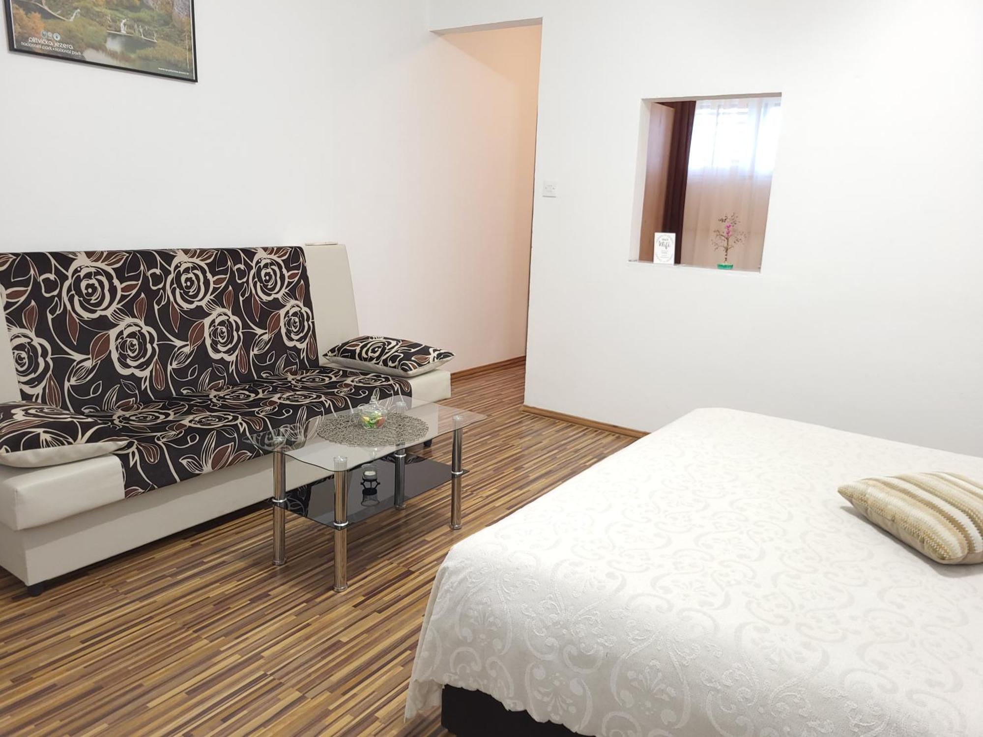 Apartment & Room Toma Smoljanac Exterior photo