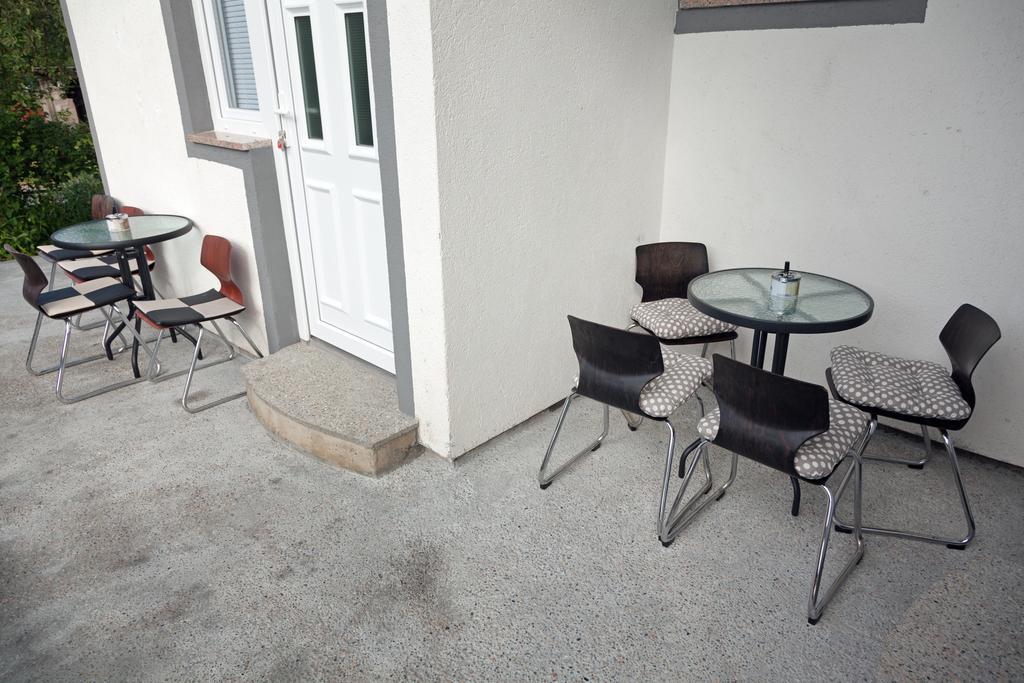 Apartment & Room Toma Smoljanac Exterior photo